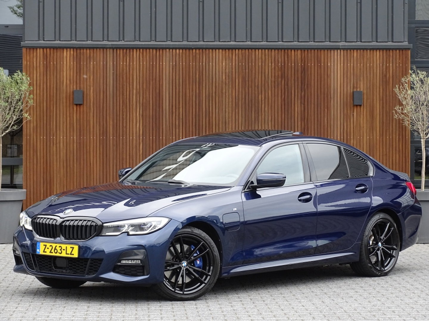 BMW 3-serie 330e High Executive / M-Sport / pano / Laser / 19"