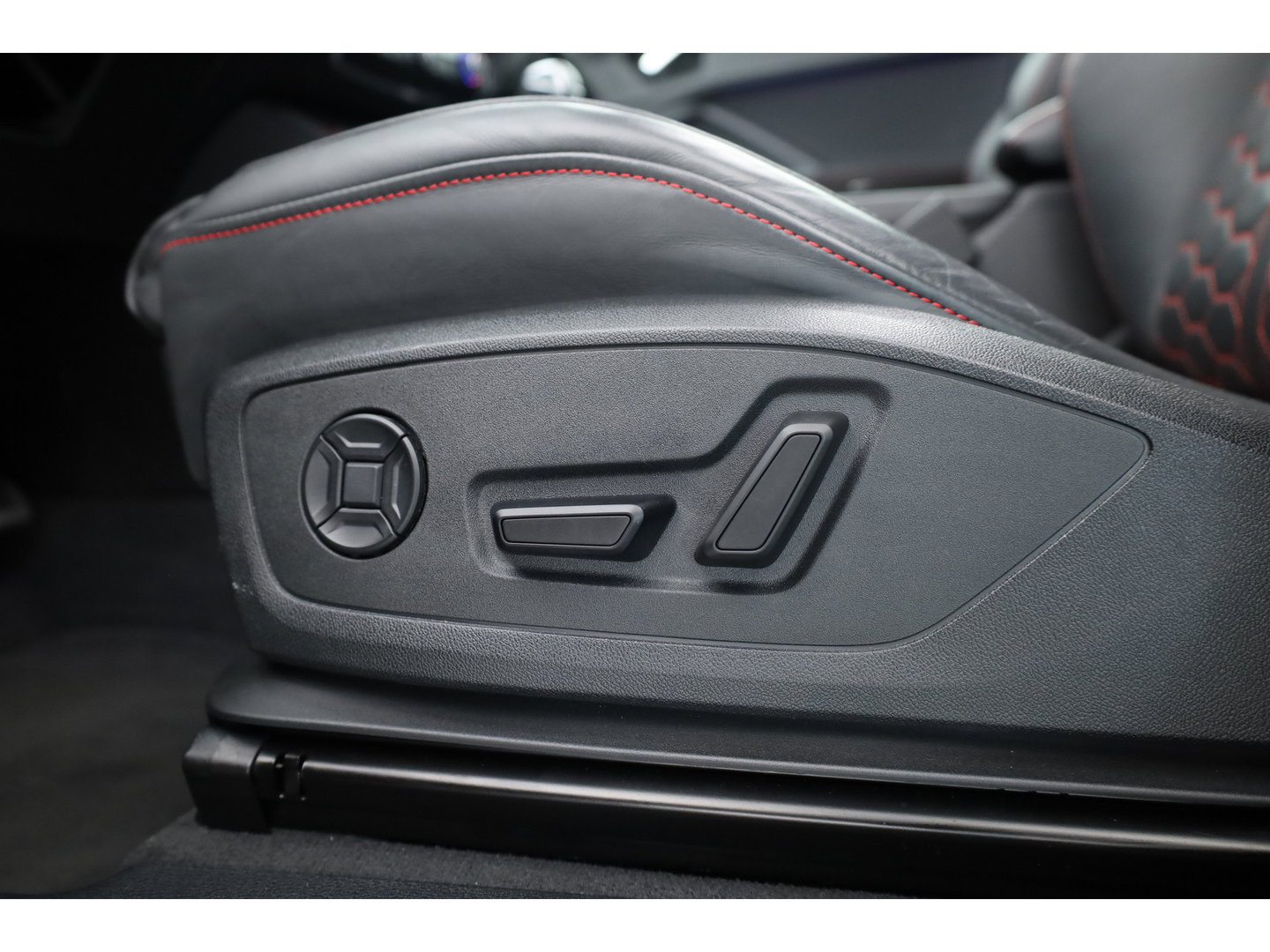 Audi RS Q3 Sportback 2.5 TFSI | Pano | RS Seats | RS Sportuitlaat | Matrix LED | Sonos | Full Black | 21'' | ACC | Keyless | Camera | X
