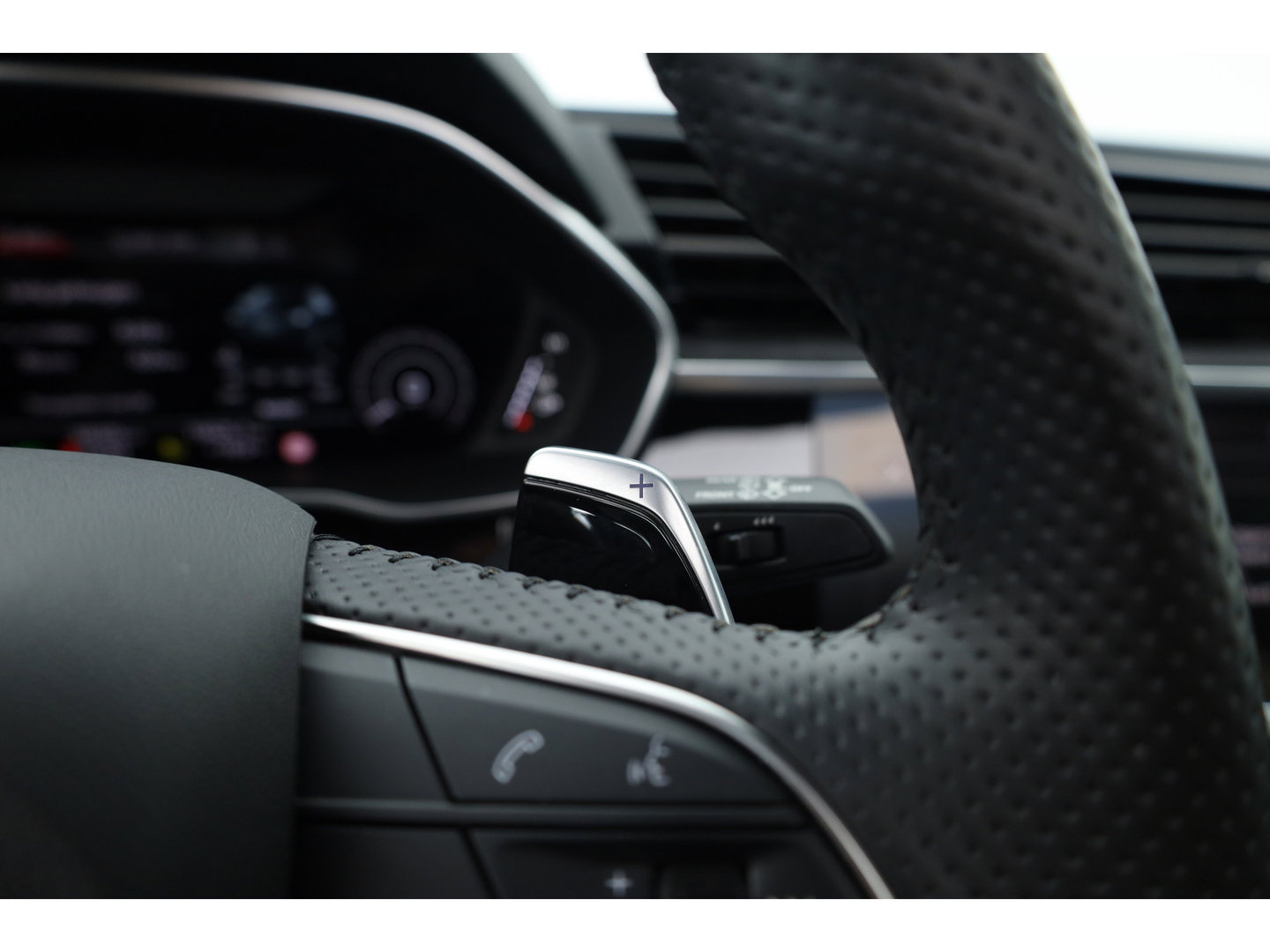 Audi RS Q3 Sportback 2.5 TFSI | Pano | RS Seats | RS Sportuitlaat | Matrix LED | Sonos | Full Black | 21'' | ACC | Keyless | Camera | X