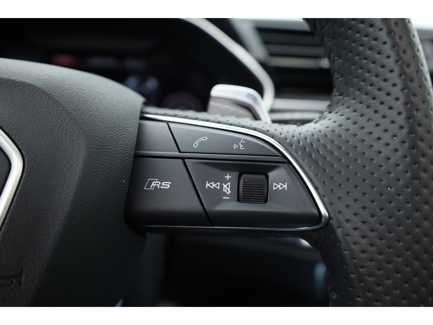 Audi RS Q3 Sportback 2.5 TFSI | Pano | RS Seats | RS Sportuitlaat | Matrix LED | Sonos | Full Black | 21'' | ACC | Keyless | Camera | X