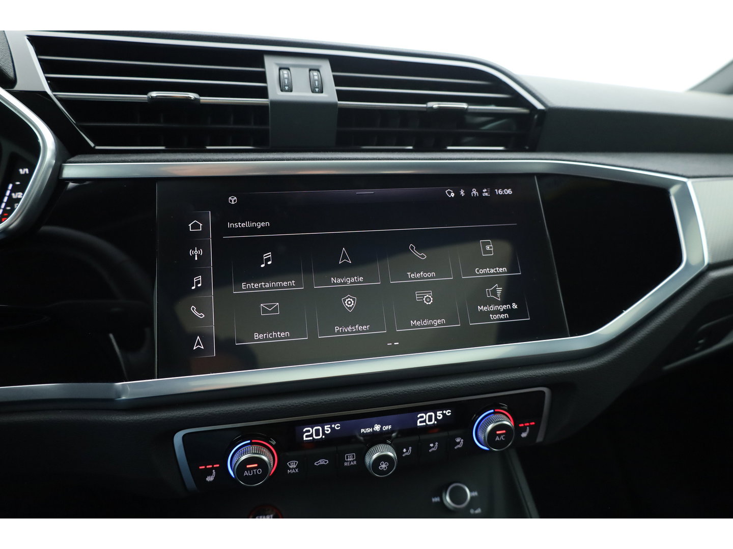 Audi RS Q3 Sportback 2.5 TFSI | Pano | RS Seats | RS Sportuitlaat | Matrix LED | Sonos | Full Black | 21'' | ACC | Keyless | Camera | X