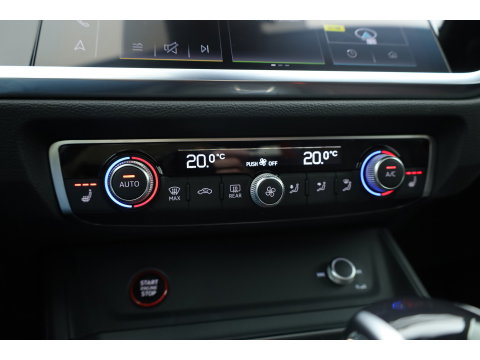 Audi RS Q3 Sportback 2.5 TFSI | Pano | RS Seats | RS Sportuitlaat | Matrix LED | Sonos | Full Black | 21'' | ACC | Keyless | Camera | X