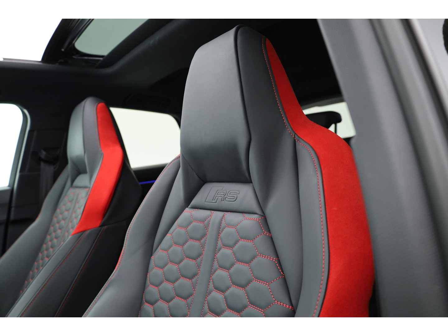 Audi RS Q3 Sportback 2.5 TFSI | Pano | RS Seats | RS Sportuitlaat | Matrix LED | Sonos | Full Black | 21'' | ACC | Keyless | Camera | X