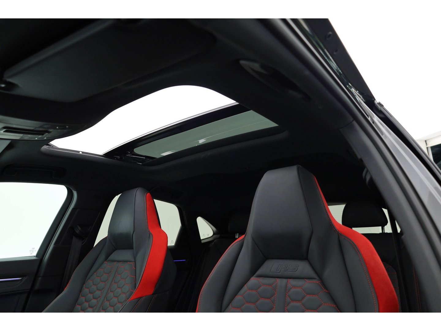Audi RS Q3 Sportback 2.5 TFSI | Pano | RS Seats | RS Sportuitlaat | Matrix LED | Sonos | Full Black | 21'' | ACC | Keyless | Camera | X