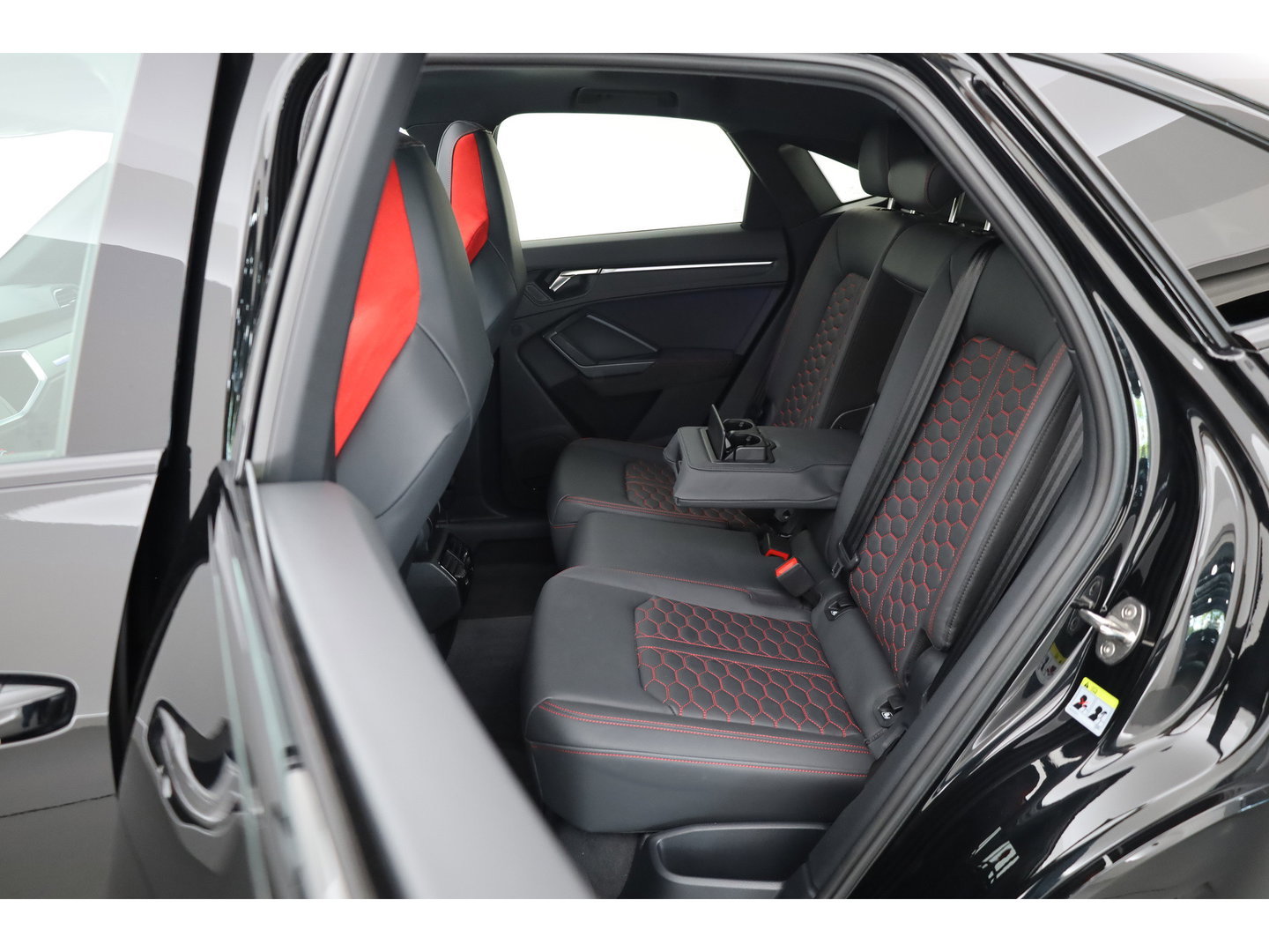 Audi RS Q3 Sportback 2.5 TFSI | Pano | RS Seats | RS Sportuitlaat | Matrix LED | Sonos | Full Black | 21'' | ACC | Keyless | Camera | X