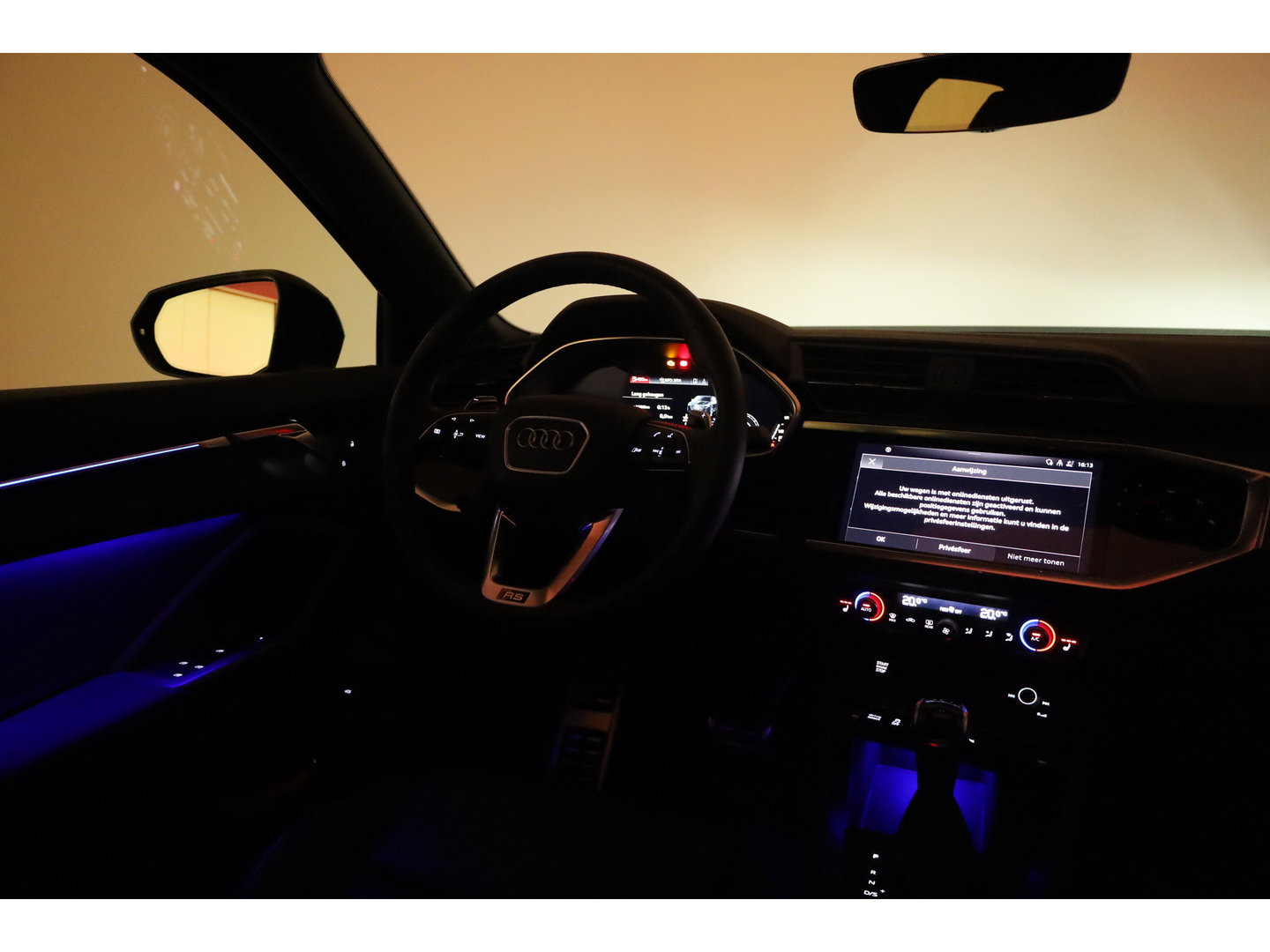 Audi RS Q3 Sportback 2.5 TFSI | Pano | RS Seats | RS Sportuitlaat | Matrix LED | Sonos | Full Black | 21'' | ACC | Keyless | Camera | X