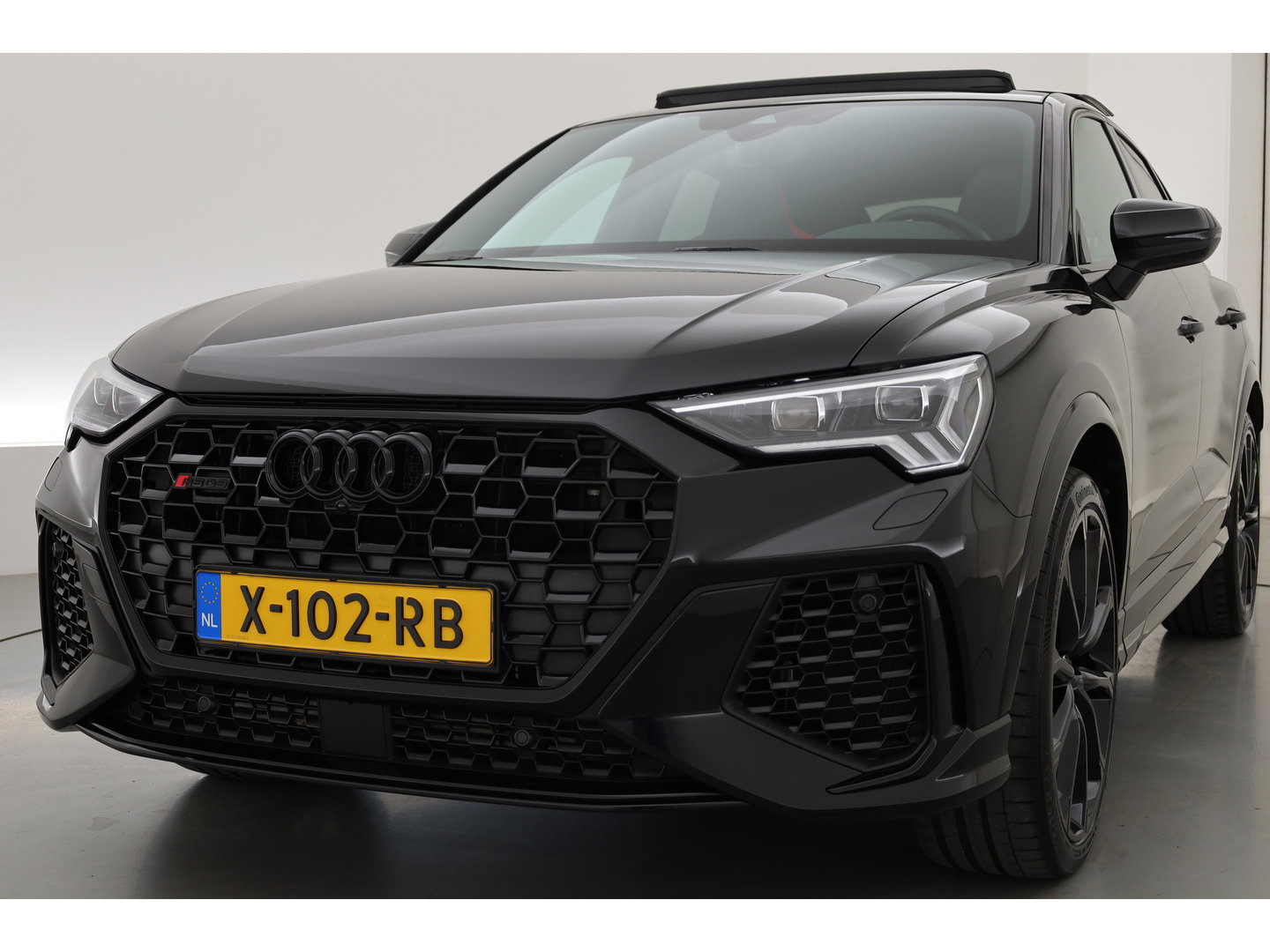 Audi RS Q3 Sportback 2.5 TFSI | Pano | RS Seats | RS Sportuitlaat | Matrix LED | Sonos | Full Black | 21'' | ACC | Keyless | Camera | X