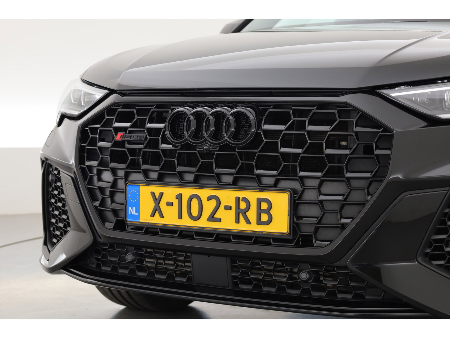 Audi RS Q3 Sportback 2.5 TFSI | Pano | RS Seats | RS Sportuitlaat | Matrix LED | Sonos | Full Black | 21'' | ACC | Keyless | Camera | X