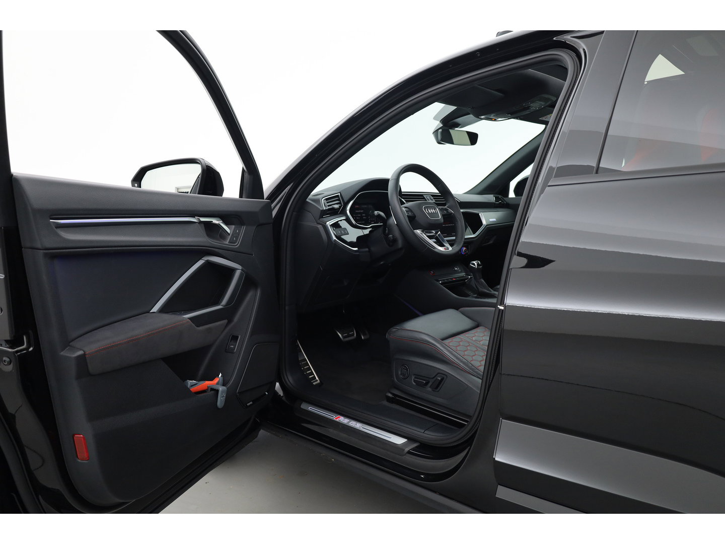 Audi RS Q3 Sportback 2.5 TFSI | Pano | RS Seats | RS Sportuitlaat | Matrix LED | Sonos | Full Black | 21'' | ACC | Keyless | Camera | X