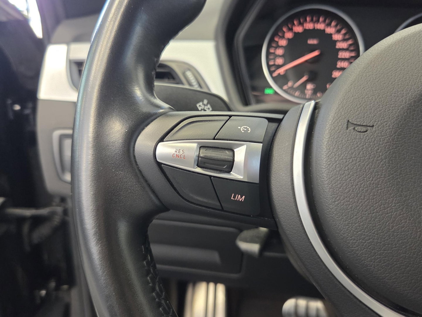 BMW X1 sDrive18i Executive M-sport Full-led Navigatie 19'inch lmv