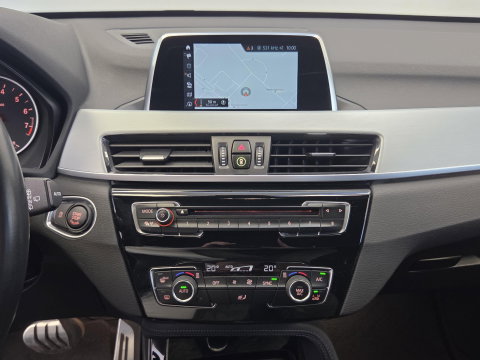 BMW X1 sDrive18i Executive M-sport Full-led Navigatie 19'inch lmv