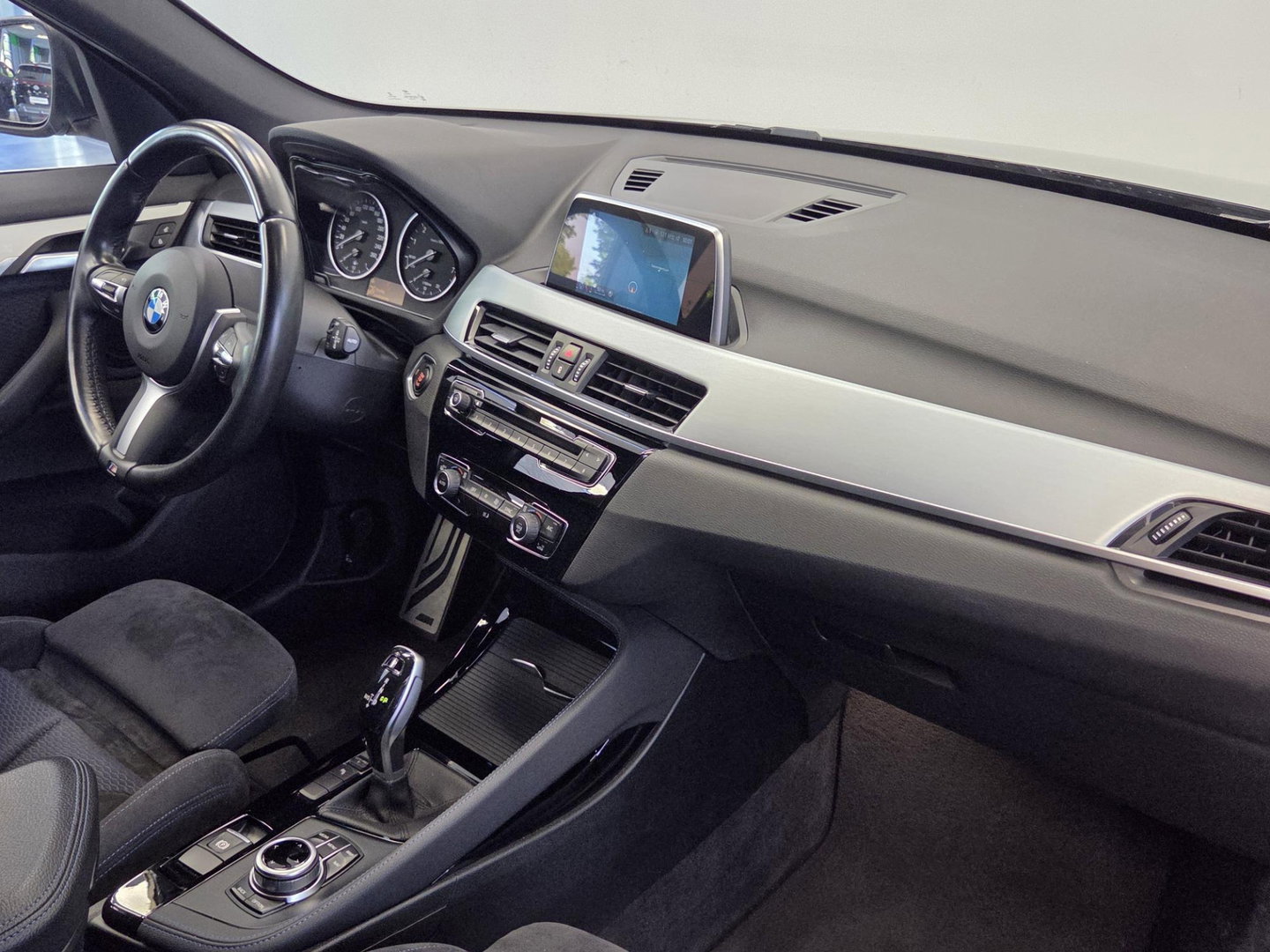 BMW X1 sDrive18i Executive M-sport Full-led Navigatie 19'inch lmv