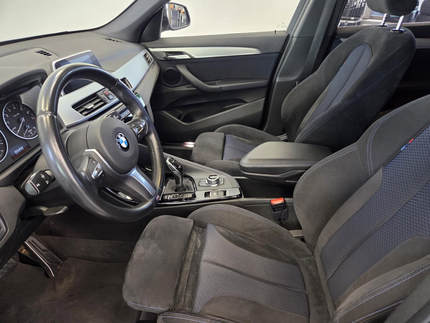 BMW X1 sDrive18i Executive M-sport Full-led Navigatie 19'inch lmv