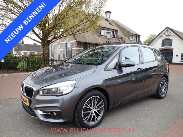 BMW 2 Serie - Active Tourer 220i M Sport / PANODAK / TREKHAAK / SPORTSTOELEN / NAVI / CRUISE