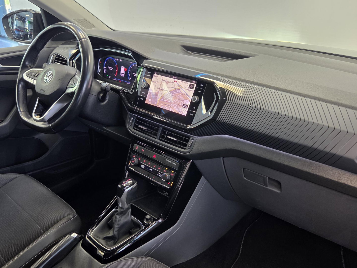 Volkswagen T-Cross 1.0 TSI Style Business R VCP Stoelverwarming Navigatie 24 Maanden garantie* (Vraag naar de voorwaarden)
