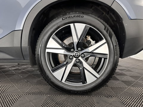 Volvo XC40 Recharge Plus [ 3-Fase-11kW ] {SOH-90%} (INCL-BTW) *HEATPUMP | ADAPTIVE-CRUISE | FULL-LED | BLINDSPOT | HEATED-SPORTSEATS | KEYLESS | DIGI-COCKPIT | CAMERA | PRIVACY-GLASS | ECC | TOWBAR | PDC | 19''ALU*