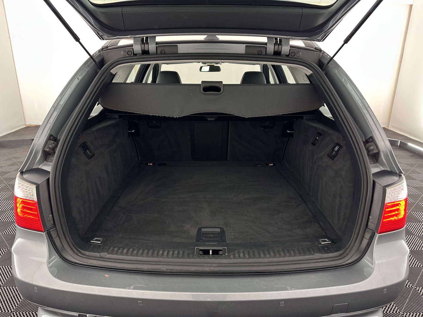 BMW 5 Serie Touring 525i Aut. *LEATHER | XENON | MEMORY-PACK | HEATED-SPORTSEATS | HIFI-SOUND | ECC | PDC | CRUISE | TOWBAR | 17''ALU*