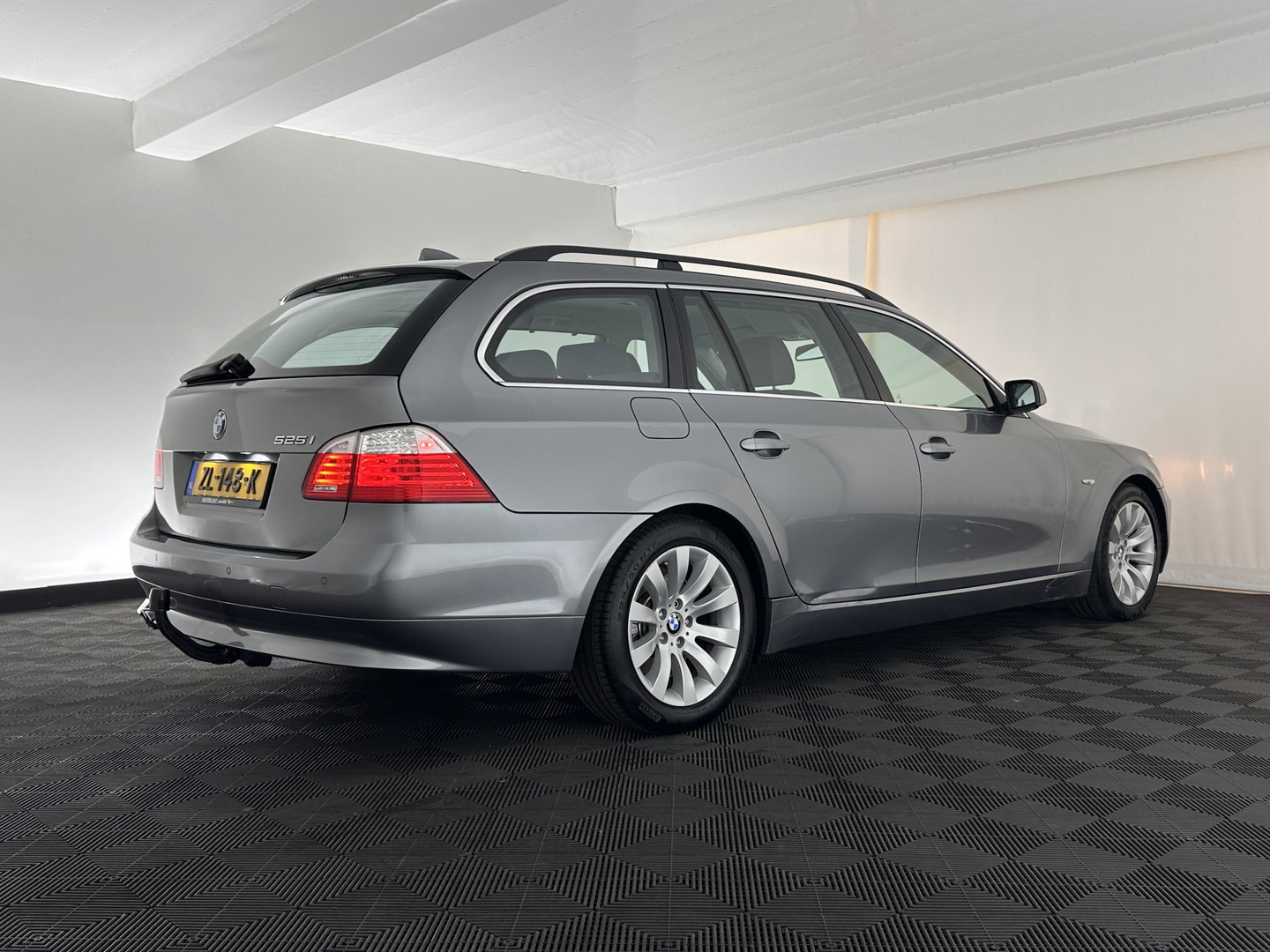 BMW 5 Serie Touring 525i Aut. *LEATHER | XENON | MEMORY-PACK | HEATED-SPORTSEATS | HIFI-SOUND | ECC | PDC | CRUISE | TOWBAR | 17''ALU*