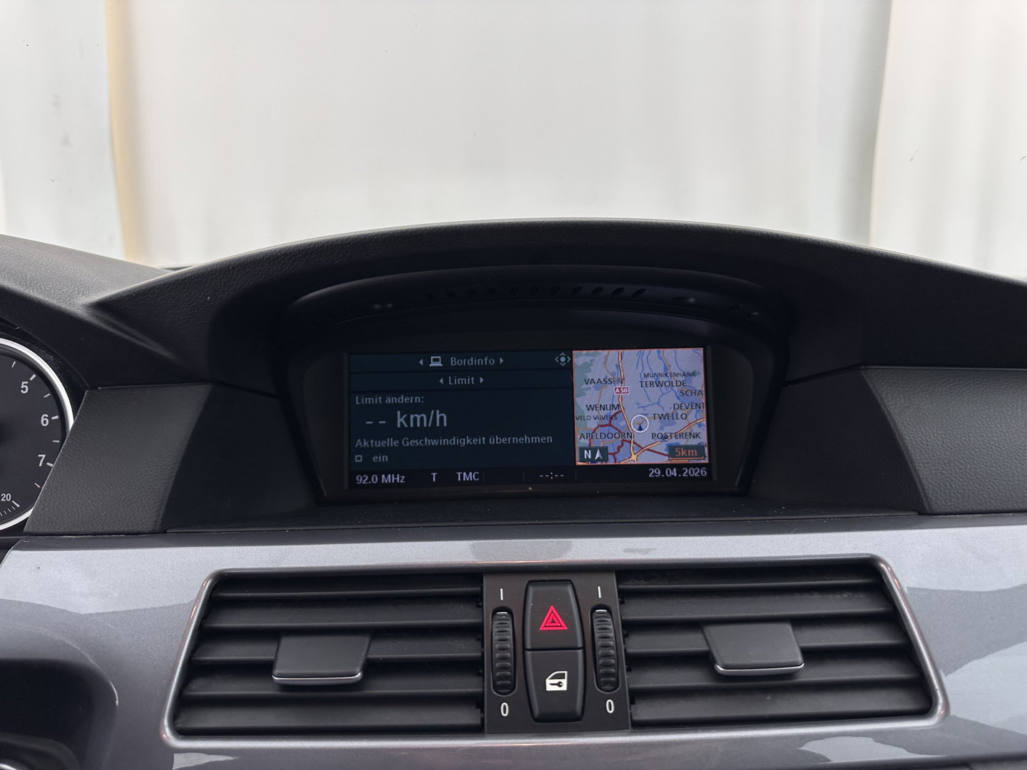 BMW 5 Serie Touring 525i Aut. *LEATHER | XENON | MEMORY-PACK | HEATED-SPORTSEATS | HIFI-SOUND | ECC | PDC | CRUISE | TOWBAR | 17''ALU*