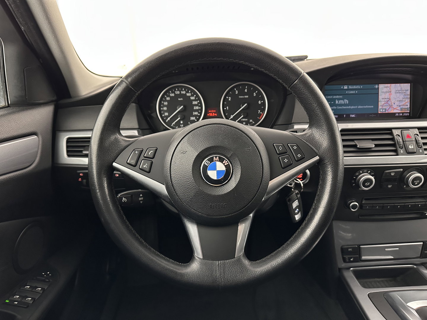 BMW 5 Serie Touring 525i Aut. *LEATHER | XENON | MEMORY-PACK | HEATED-SPORTSEATS | HIFI-SOUND | ECC | PDC | CRUISE | TOWBAR | 17''ALU*