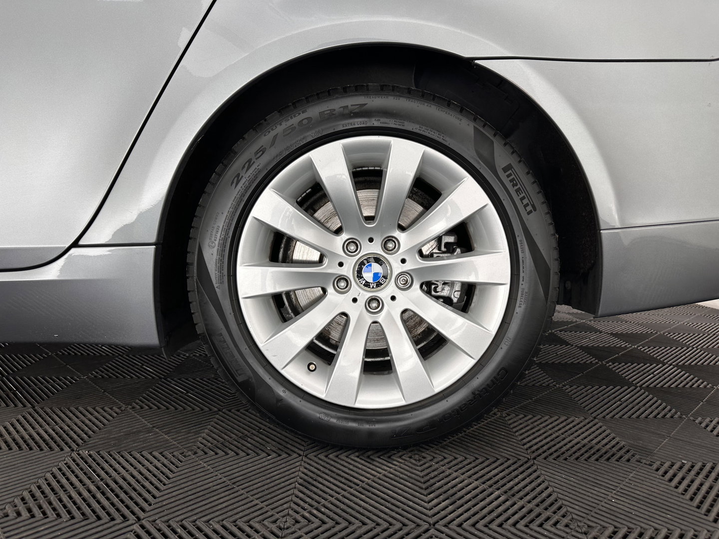 BMW 5 Serie Touring 525i Aut. *LEATHER | XENON | MEMORY-PACK | HEATED-SPORTSEATS | HIFI-SOUND | ECC | PDC | CRUISE | TOWBAR | 17''ALU*