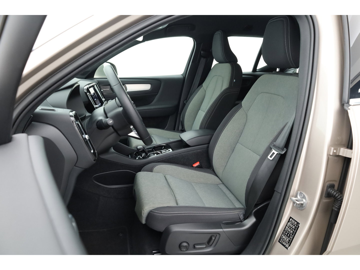 Volvo XC40 1.5 T4 Plug-in hybrid Plus Bright | Facelift | Elek. Trekhaak | H&K audio | memory stoelen | Carplay |