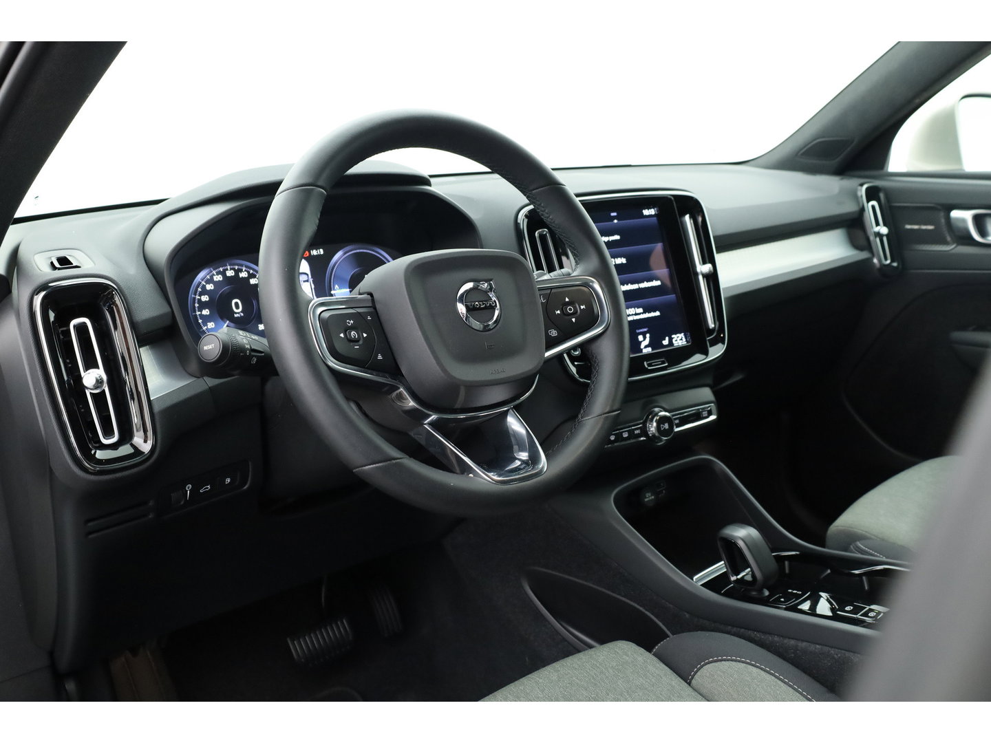 Volvo XC40 1.5 T4 Plug-in hybrid Plus Bright | Facelift | Elek. Trekhaak | H&K audio | memory stoelen | Carplay |