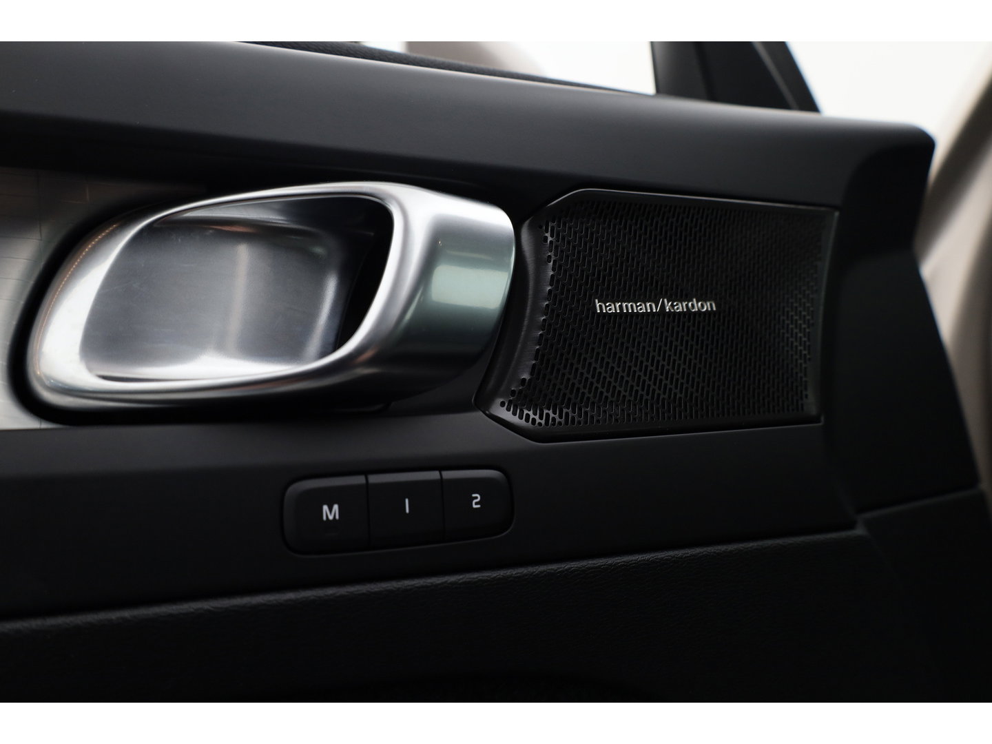 Volvo XC40 1.5 T4 Plug-in hybrid Plus Bright | Facelift | Elek. Trekhaak | H&K audio | memory stoelen | Carplay |