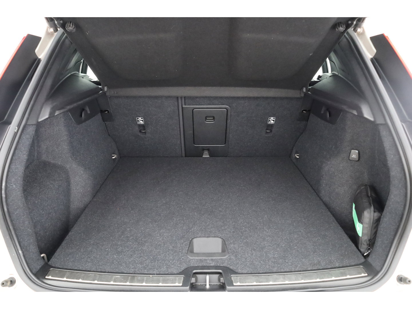 Volvo XC40 1.5 T4 Plug-in hybrid Plus Bright | Facelift | Elek. Trekhaak | H&K audio | memory stoelen | Carplay |