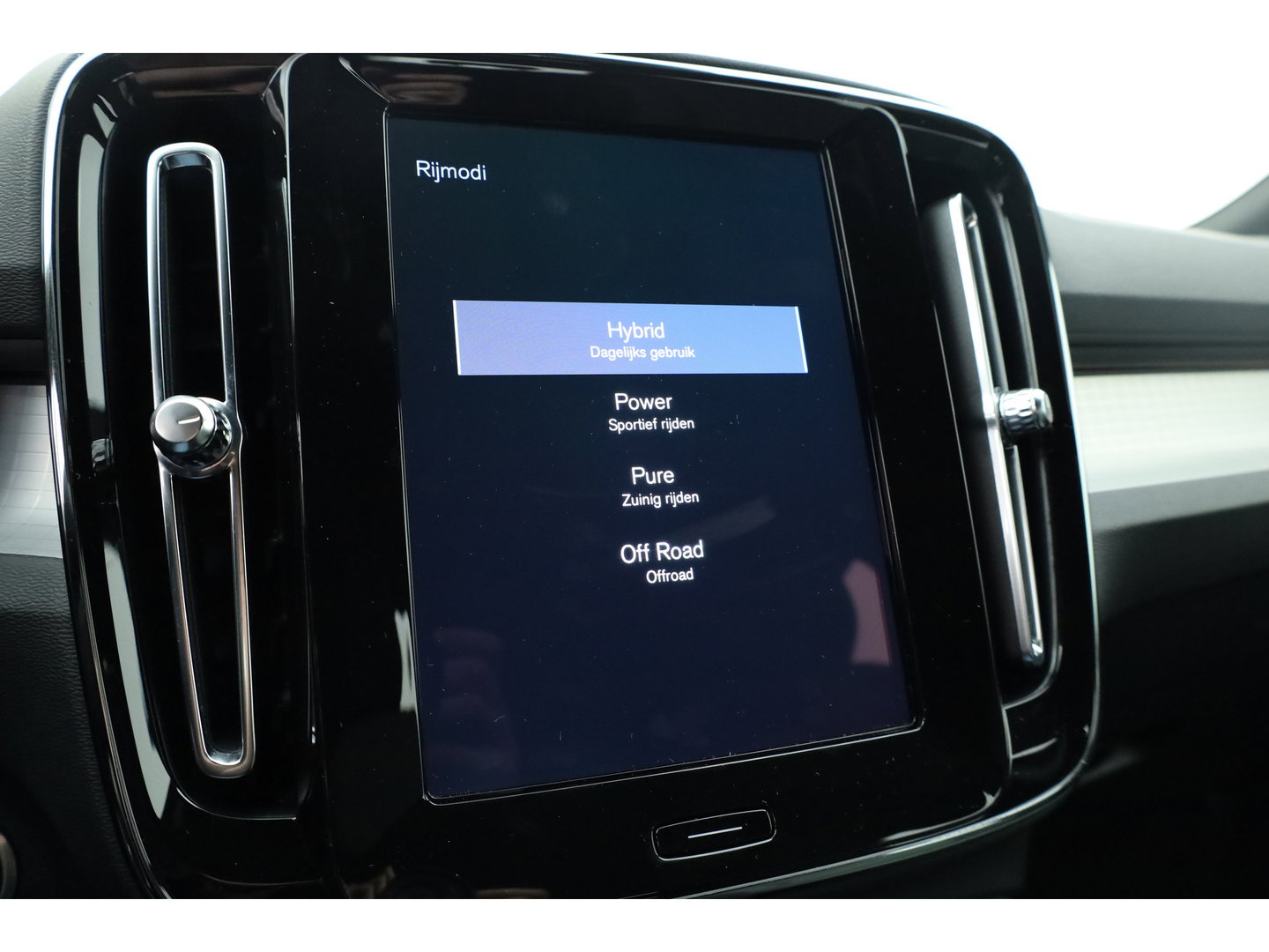 Volvo XC40 1.5 T4 Plug-in hybrid Plus Bright | Facelift | Elek. Trekhaak | H&K audio | memory stoelen | Carplay |