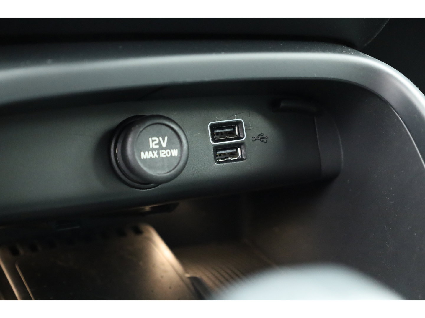 Volvo XC40 1.5 T4 Plug-in hybrid Plus Bright | Facelift | Elek. Trekhaak | H&K audio | memory stoelen | Carplay |