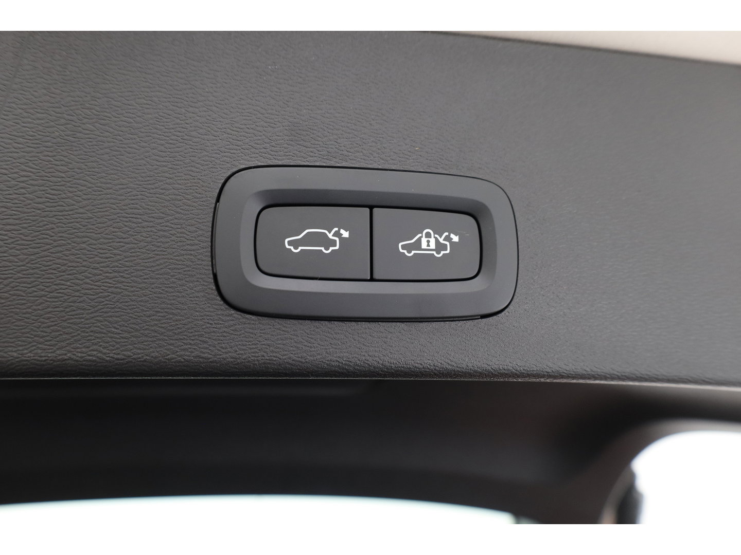 Volvo XC40 1.5 T4 Plug-in hybrid Plus Bright | Facelift | Elek. Trekhaak | H&K audio | memory stoelen | Carplay |