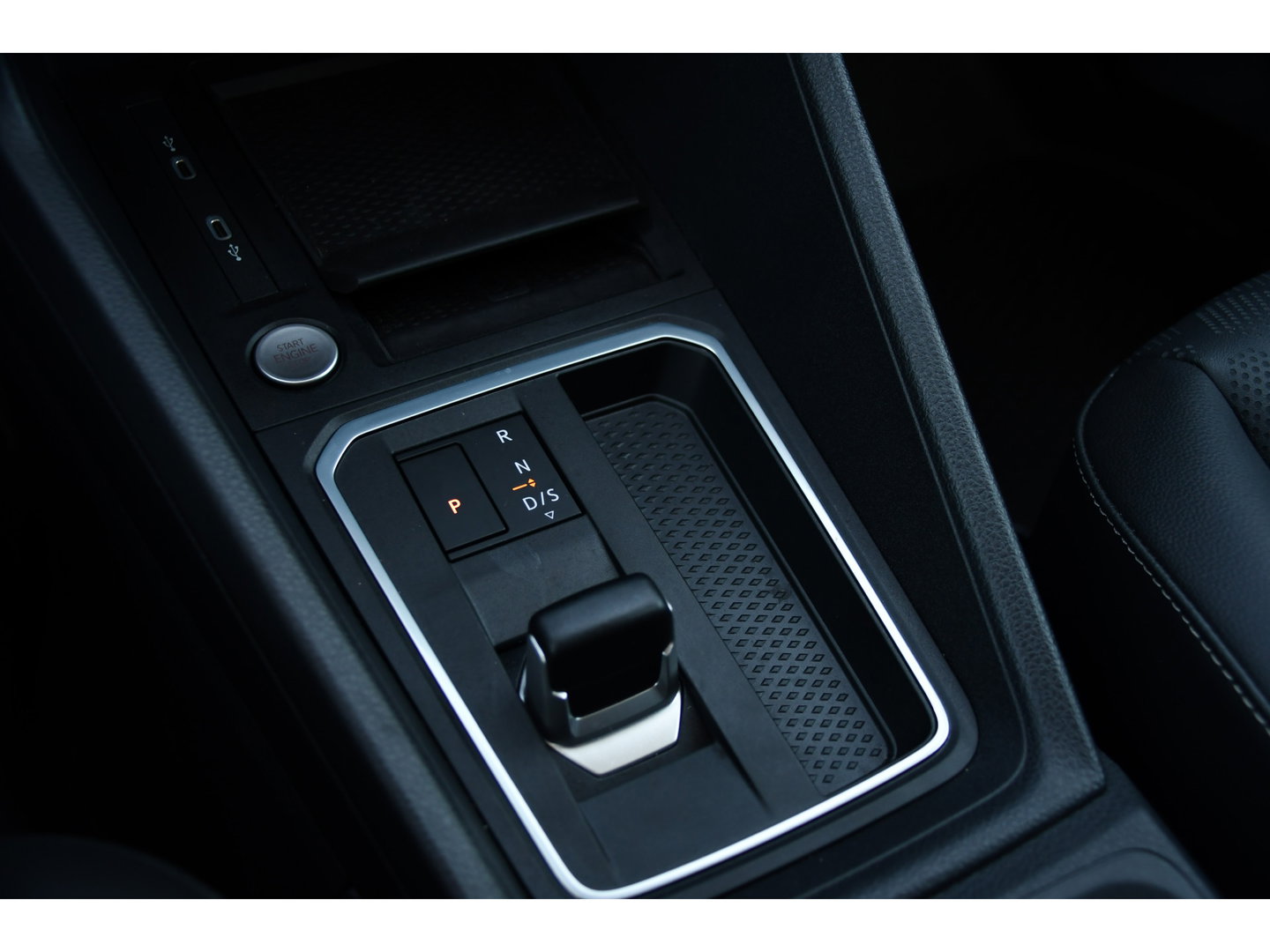 Ford Transit Connect 2.0 EcoBlue L2 Limited PB Edition Full options! Camera, Cruise, Virtual,  Carplay, 122pk, Automaat, Leder, Stuurverwarming, Trekhaak, Uniek!