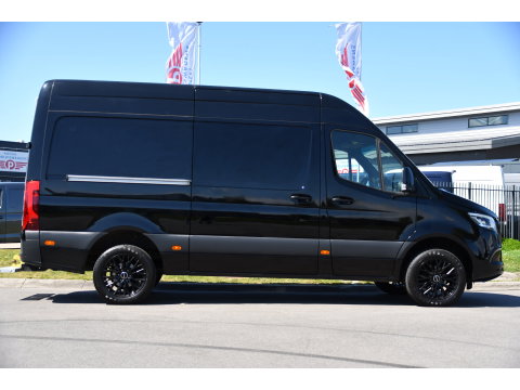 Mercedes-Benz Sprinter 319 1.9 CDI L2H2 RWD Black Edition Camera, Cruise, Carplay, LED, 190pk, Multimedia, Automaat, Geveerde stoel, Sensoren, Trekhaak, Uniek!