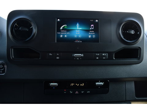 Mercedes-Benz Sprinter 319 1.9 CDI L2H2 RWD Black Edition Camera, Cruise, Carplay, LED, 190pk, Multimedia, Automaat, Geveerde stoel, Sensoren, Trekhaak, Uniek!