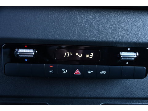 Mercedes-Benz Sprinter 319 1.9 CDI L2H2 RWD Black Edition Camera, Cruise, Carplay, LED, 190pk, Multimedia, Automaat, Geveerde stoel, Sensoren, Trekhaak, Uniek!