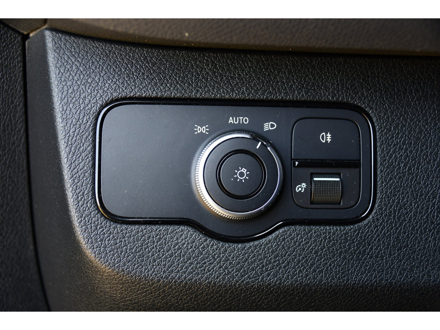 Mercedes-Benz Sprinter 319 1.9 CDI L2H2 RWD Black Edition Camera, Cruise, Carplay, LED, 190pk, Multimedia, Automaat, Geveerde stoel, Sensoren, Trekhaak, Uniek!
