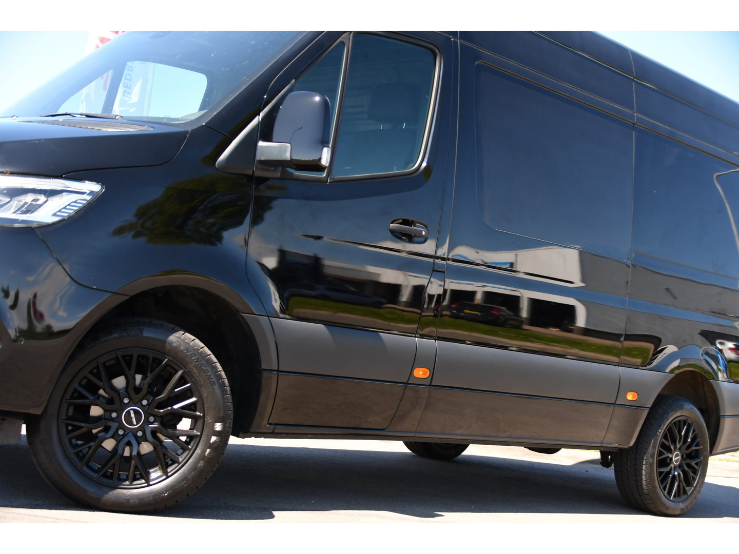Mercedes-Benz Sprinter 319 1.9 CDI L2H2 RWD Black Edition Camera, Cruise, Carplay, LED, 190pk, Multimedia, Automaat, Geveerde stoel, Sensoren, Trekhaak, Uniek!