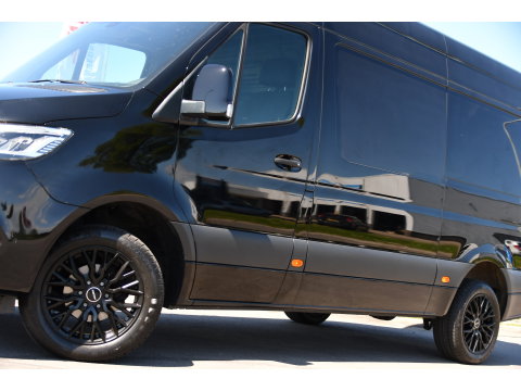 Mercedes-Benz Sprinter 319 1.9 CDI L2H2 RWD Black Edition Camera, Cruise, Carplay, LED, 190pk, Multimedia, Automaat, Geveerde stoel, Sensoren, Trekhaak, Uniek!