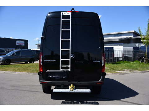 Mercedes-Benz Sprinter 319 1.9 CDI L2H2 RWD Black Edition Camera, Cruise, Carplay, LED, 190pk, Multimedia, Automaat, Geveerde stoel, Sensoren, Trekhaak, Uniek!