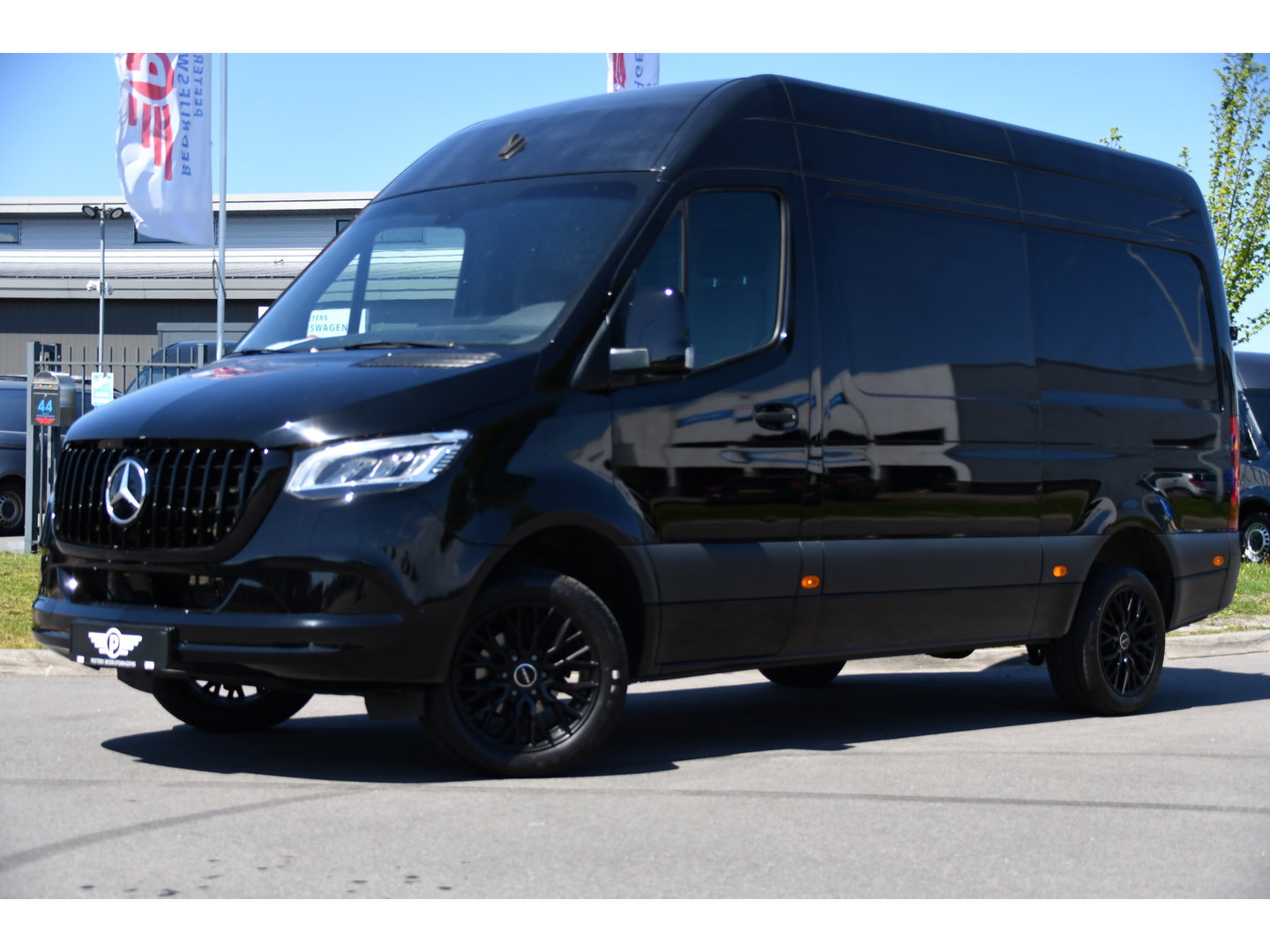 Mercedes-Benz Sprinter 319 1.9 CDI L2H2 RWD Black Edition Camera, Cruise, Carplay, LED, 190pk, Multimedia, Automaat, Geveerde stoel, Sensoren, Trekhaak, Uniek!