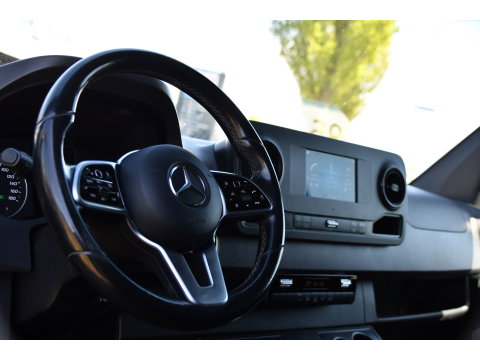Mercedes-Benz Sprinter 319 1.9 CDI L2H2 RWD Black Edition Camera, Cruise, Carplay, LED, 190pk, Multimedia, Automaat, Geveerde stoel, Sensoren, Trekhaak, Uniek!