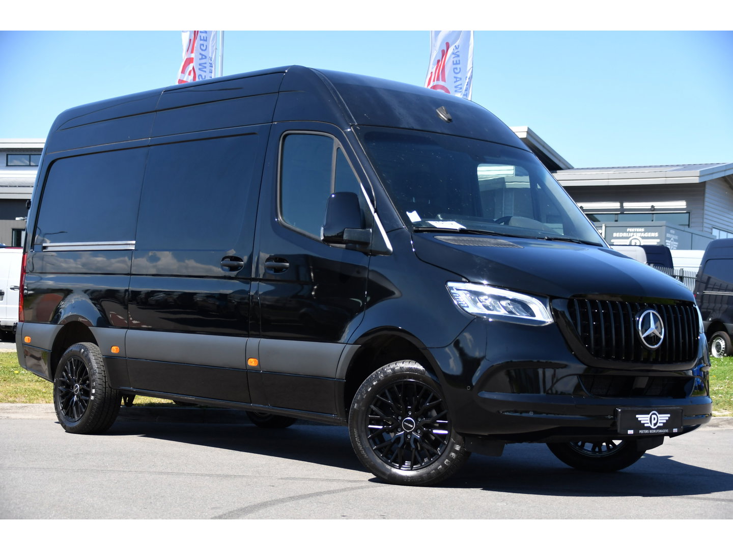 Mercedes-Benz Sprinter 319 1.9 CDI L2H2 RWD Black Edition Camera, Cruise, Carplay, LED, 190pk, Multimedia, Automaat, Geveerde stoel, Sensoren, Trekhaak, Uniek!
