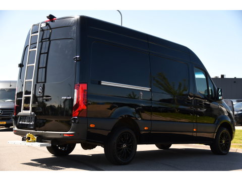 Mercedes-Benz Sprinter 319 1.9 CDI L2H2 RWD Black Edition Camera, Cruise, Carplay, LED, 190pk, Multimedia, Automaat, Geveerde stoel, Sensoren, Trekhaak, Uniek!