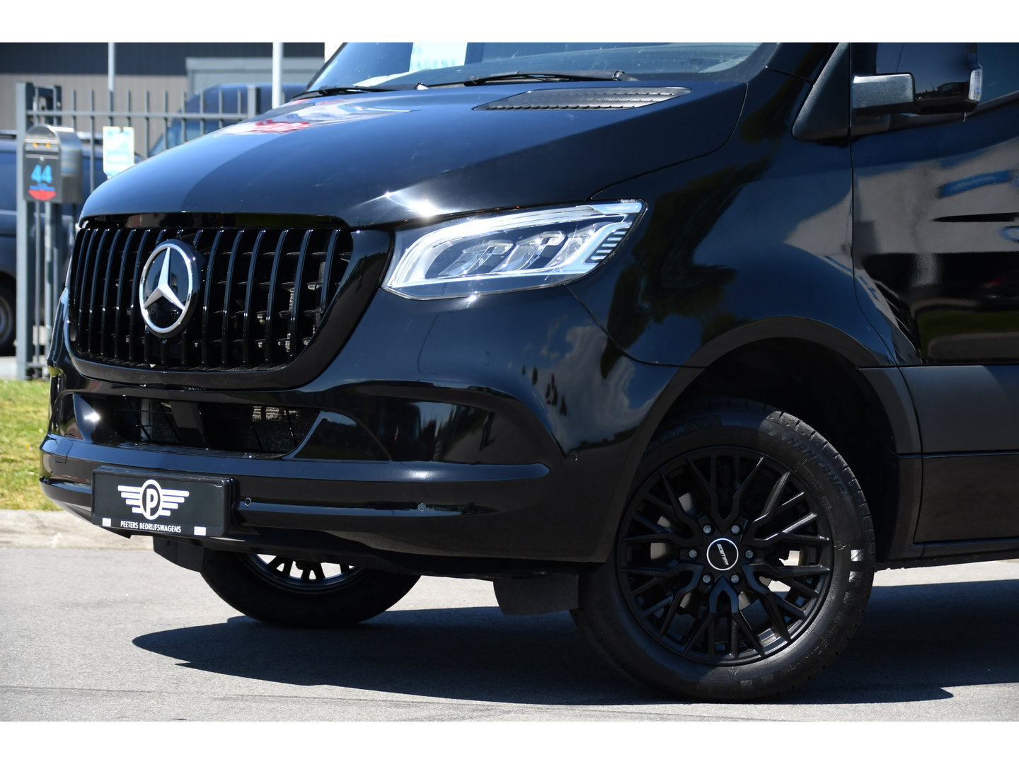 Mercedes-Benz Sprinter 319 1.9 CDI L2H2 RWD Black Edition Camera, Cruise, Carplay, LED, 190pk, Multimedia, Automaat, Geveerde stoel, Sensoren, Trekhaak, Uniek!