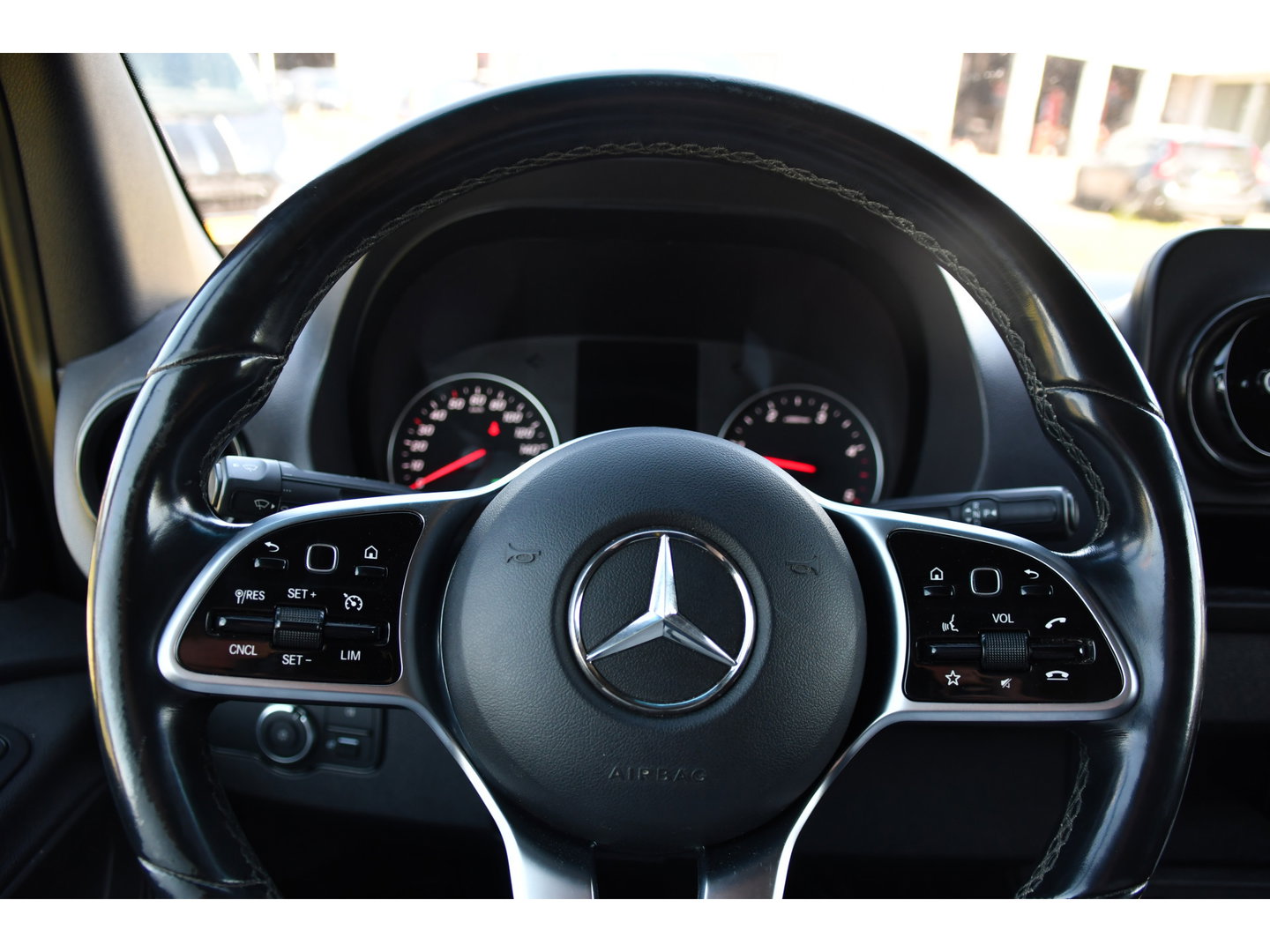Mercedes-Benz Sprinter 319 1.9 CDI L2H2 RWD Black Edition Camera, Cruise, Carplay, LED, 190pk, Multimedia, Automaat, Geveerde stoel, Sensoren, Trekhaak, Uniek!