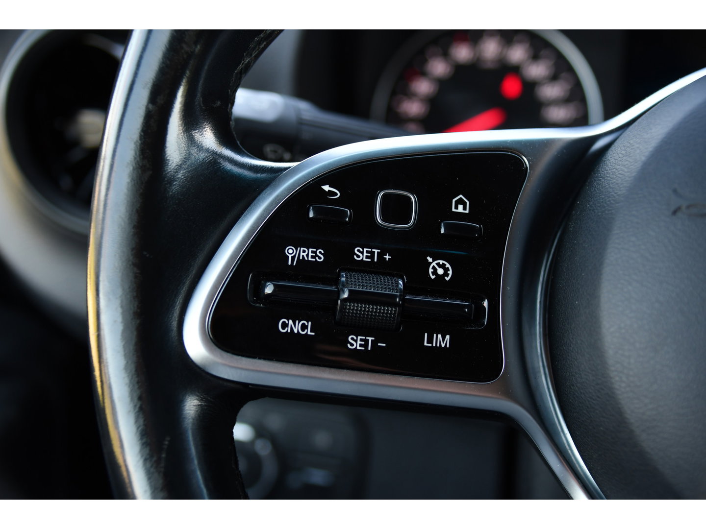 Mercedes-Benz Sprinter 319 1.9 CDI L2H2 RWD Black Edition Camera, Cruise, Carplay, LED, 190pk, Multimedia, Automaat, Geveerde stoel, Sensoren, Trekhaak, Uniek!