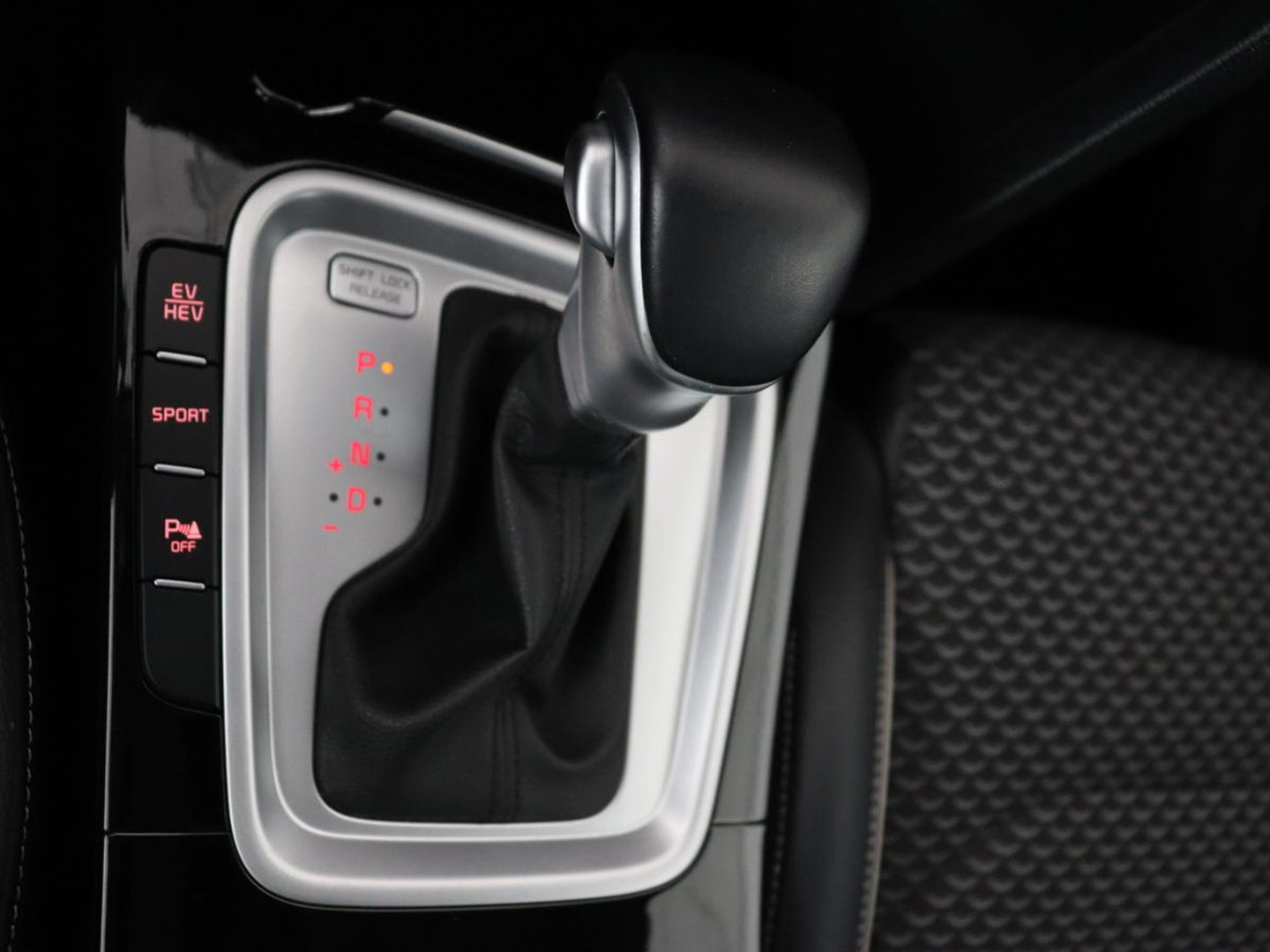 Kia Xceed 1.6 GDi PHEV DynamicLine | Carplay | Keyless | Half leder | Navigatie | Full LED | Parkeerhulp | Climate control | Bluetooth | Cruise control | Plug In