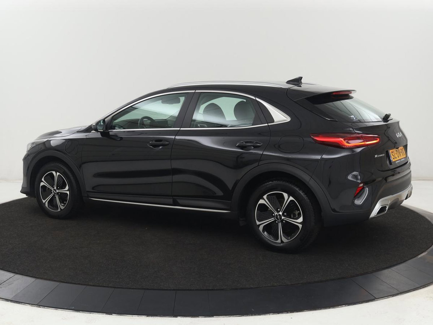 Kia Xceed 1.6 GDi PHEV DynamicLine | Carplay | Keyless | Half leder | Navigatie | Full LED | Parkeerhulp | Climate control | Bluetooth | Cruise control | Plug In