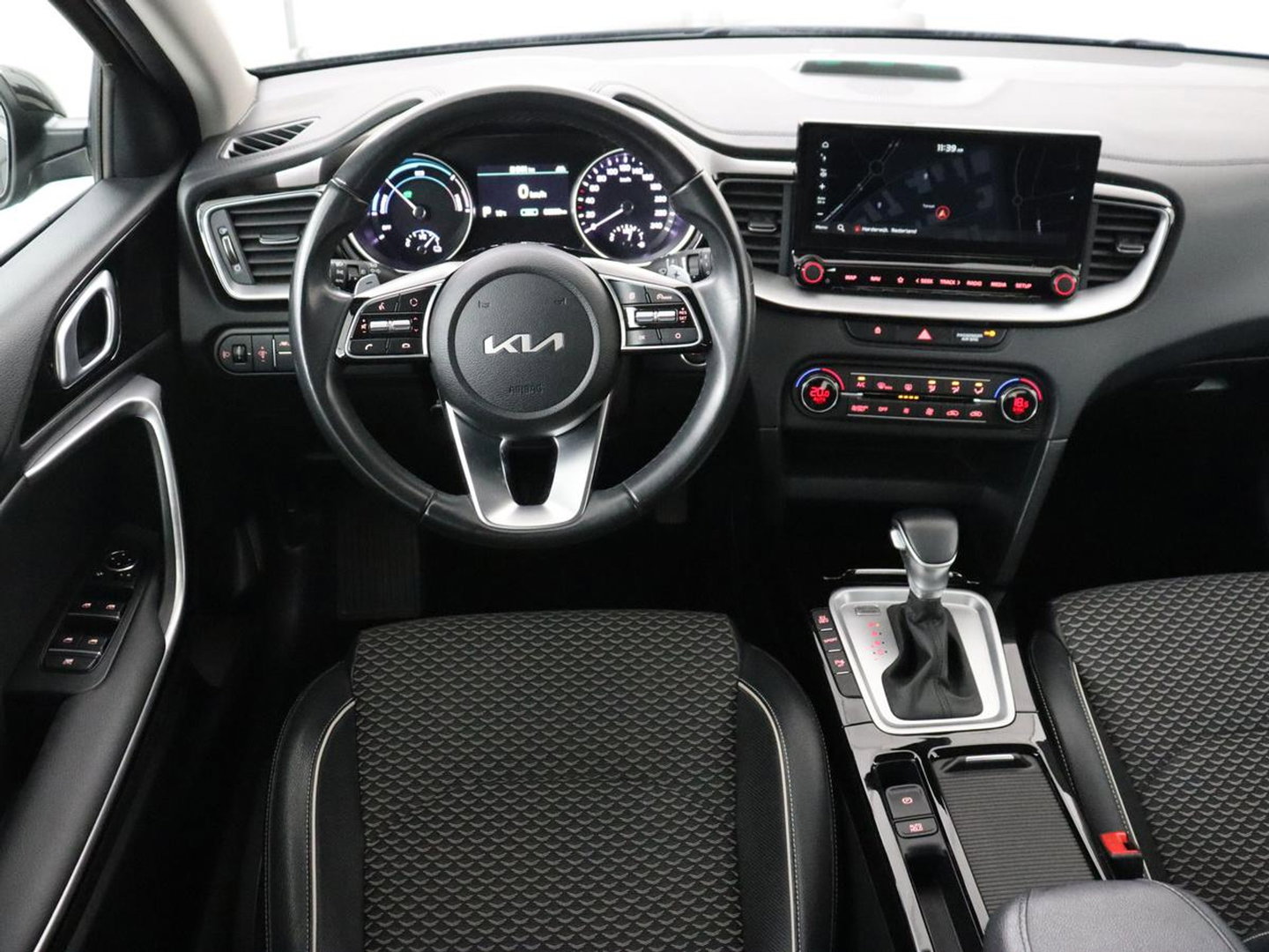 Kia Xceed 1.6 GDi PHEV DynamicLine | Carplay | Keyless | Half leder | Navigatie | Full LED | Parkeerhulp | Climate control | Bluetooth | Cruise control | Plug In